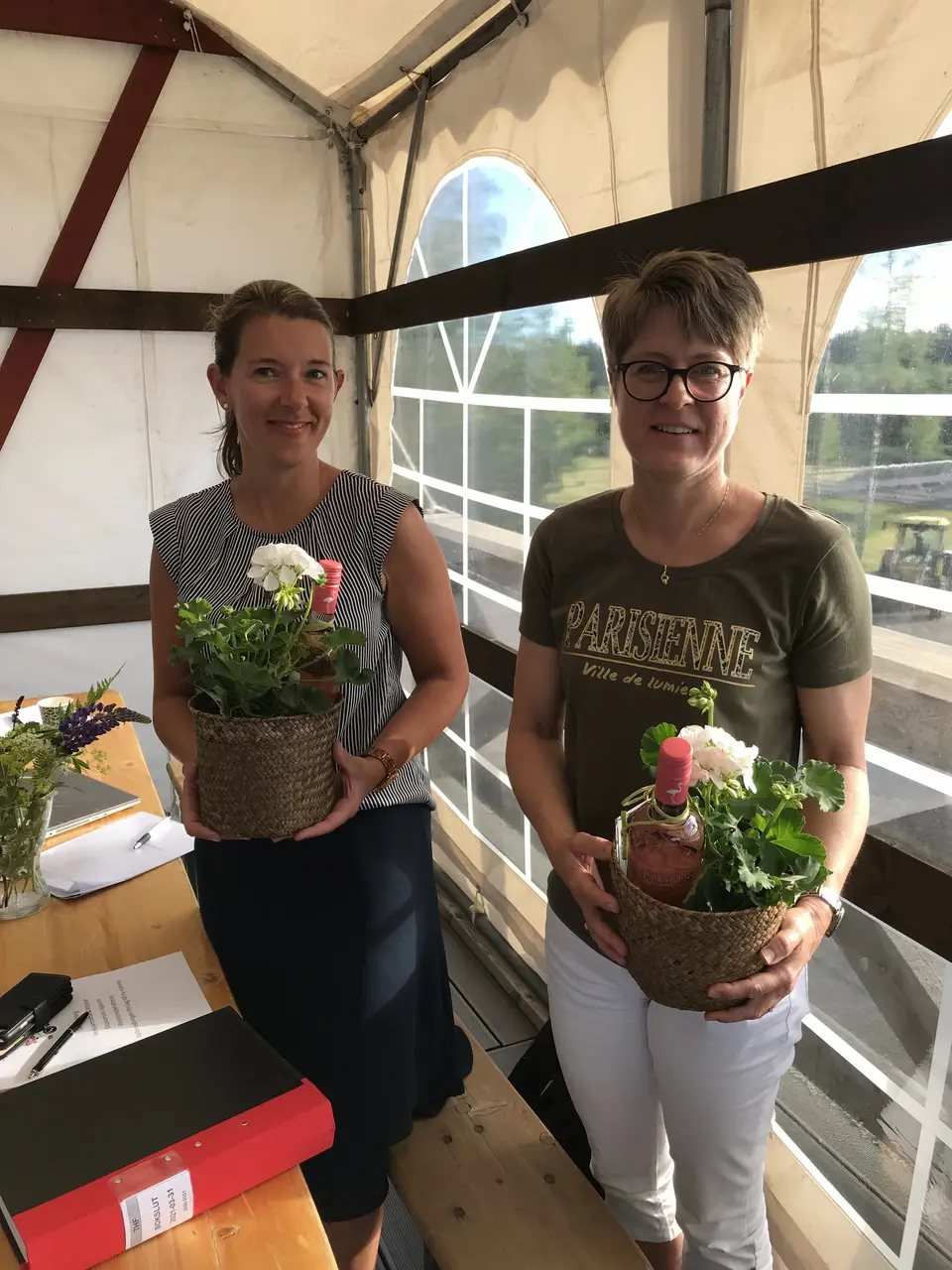 Gabriella och Catrin avtackades på Årsmötet