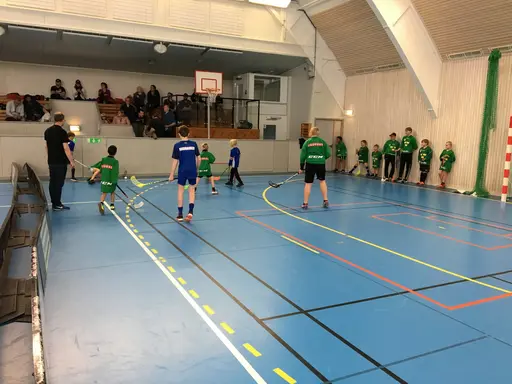 Bilder från ungsdomsavslutningen med innebandyturnering och prisutdelning