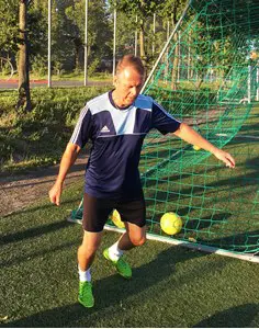 Lennart Hansson (ass. tränare, överst, vä), Håkan Jönsson (Målvaktstränare, överst, hö), Martin Glimberg (ny huvudtränare, nederst, vä), Grabbarna på plats (nederst, hö)
