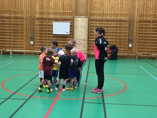 Ett bildspel från terminens första bollekspass