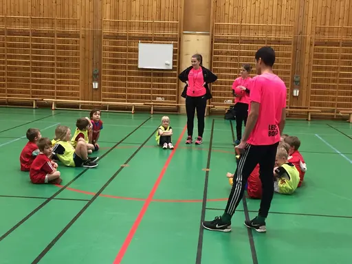 Ett bildspel från terminens första bollekspass