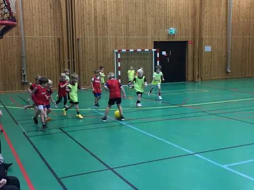 Ett bildspel från terminens första bollekspass
