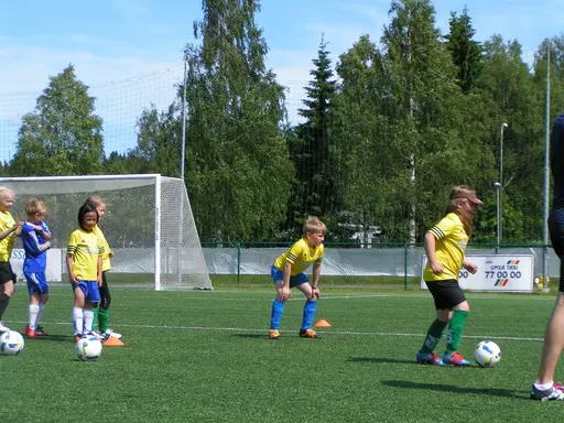 Bildspel från den gångna veckan där 128 barn- och ungdomar tränat fotboll och lekt!