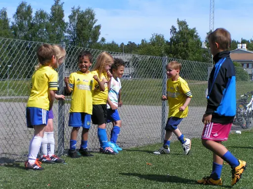 Bildspel från den gångna veckan där 128 barn- och ungdomar tränat fotboll och lekt!