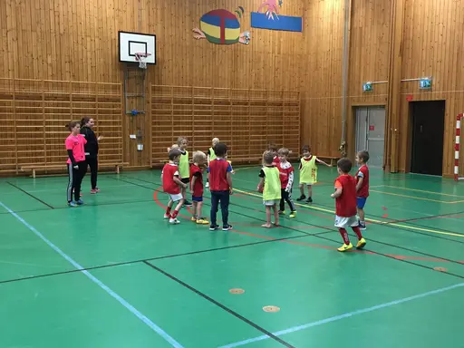 Ett bildspel från terminens första bollekspass