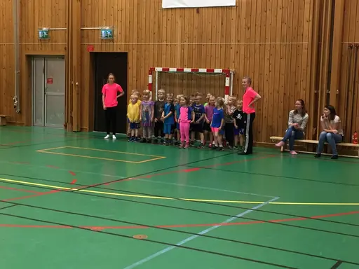 Ett bildspel från terminens första bollekspass