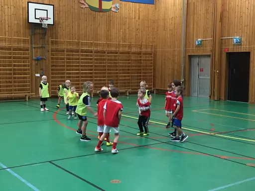 Ett bildspel från terminens första bollekspass