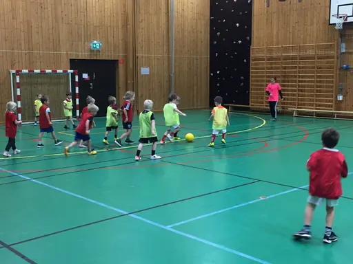 Ett bildspel från terminens första bollekspass