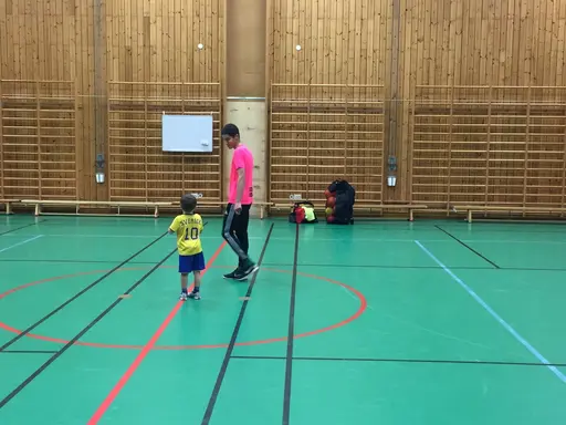 Ett bildspel från terminens första bollekspass