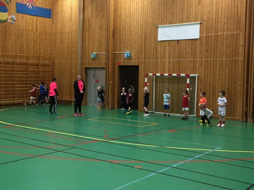 Ett bildspel från terminens första bollekspass