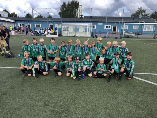 Första cupen för laget spelades på Fässbergs konstgräs. Mycket glädje & rolig fotboll.
