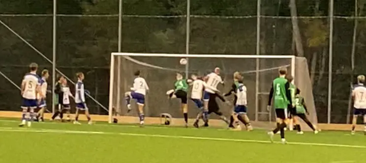 Ville Berggren nickar in Tölös mål