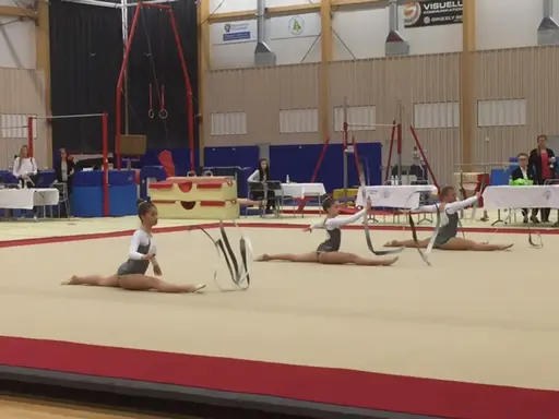 I väntan på prisutdelningen på tävlingen Iskristallen, kvinnlig AG, visade RG 3 upp sitt bandprogram