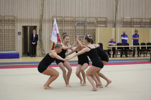 Elicia, Mai, Harriet, Tilde & Embla visade upp RG på helgens tävlingar i kvinnlig AG