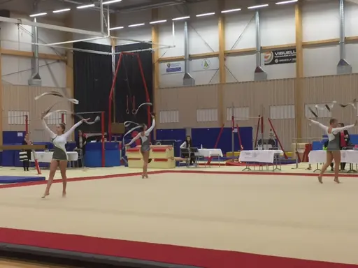 I väntan på prisutdelningen på tävlingen Iskristallen, kvinnlig AG, visade RG 3 upp sitt bandprogram