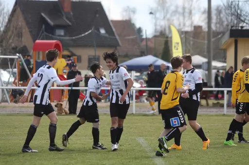 TG&IF:s P02-lag har tagit sig till semifinal i Giffcupen. Här är bilder från två av TG&IF-lagens matcher under söndagen.