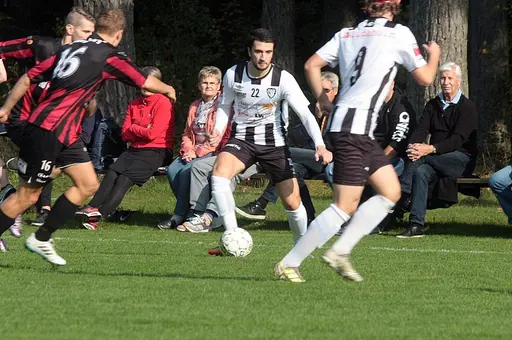 De har registrerat sig som spelare i andra föreningar under frimånaden.