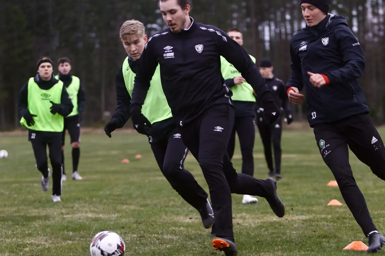 På tisdag kväll spelar TG&IF försäsongens första och enda träningsmatch då Ulricehamns IFK kommer till Tidaholm och Tidavallens konstgräsplan. TG&IF undanber sig publik på matchen.