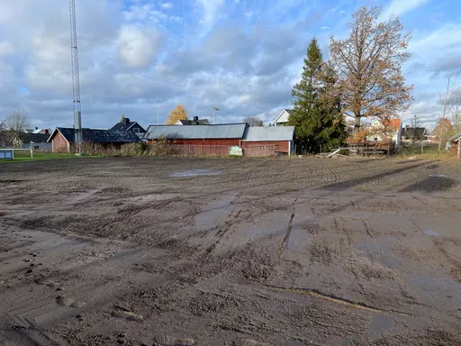 Ytan där de nya planerna kommer ligga samt en skiss på hur den nya entrén över Vamma an komma att se ut.