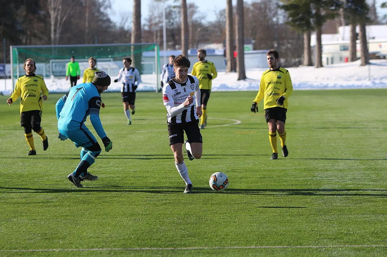 Max Persson i aktion under förra årets träningsmatch mot Fagersanna IF. Den gången vann TG&IF med 4–2.