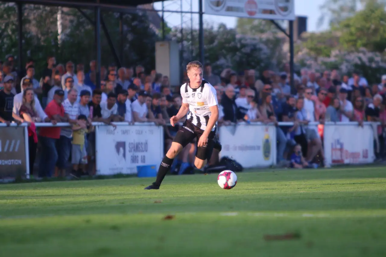 Hannes Nilsson gjorde fyra mål för TG&IF mot Melleruds IF. Bilden är från vårderbyt mot IFK Tidaholm.