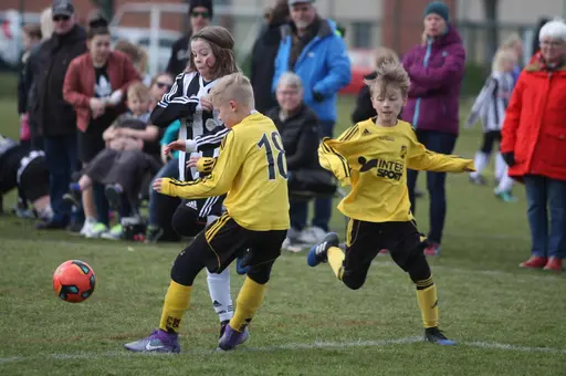 TG&IF:s P02-lag har tagit sig till semifinal i Giffcupen. Här är bilder från två av TG&IF-lagens matcher under söndagen.