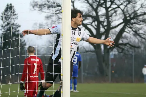 De har registrerat sig som spelare i andra föreningar under frimånaden.