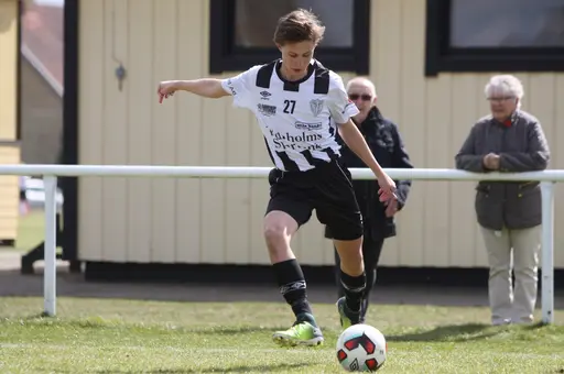TG&IF:s P02-lag har tagit sig till semifinal i Giffcupen. Här är bilder från två av TG&IF-lagens matcher under söndagen.