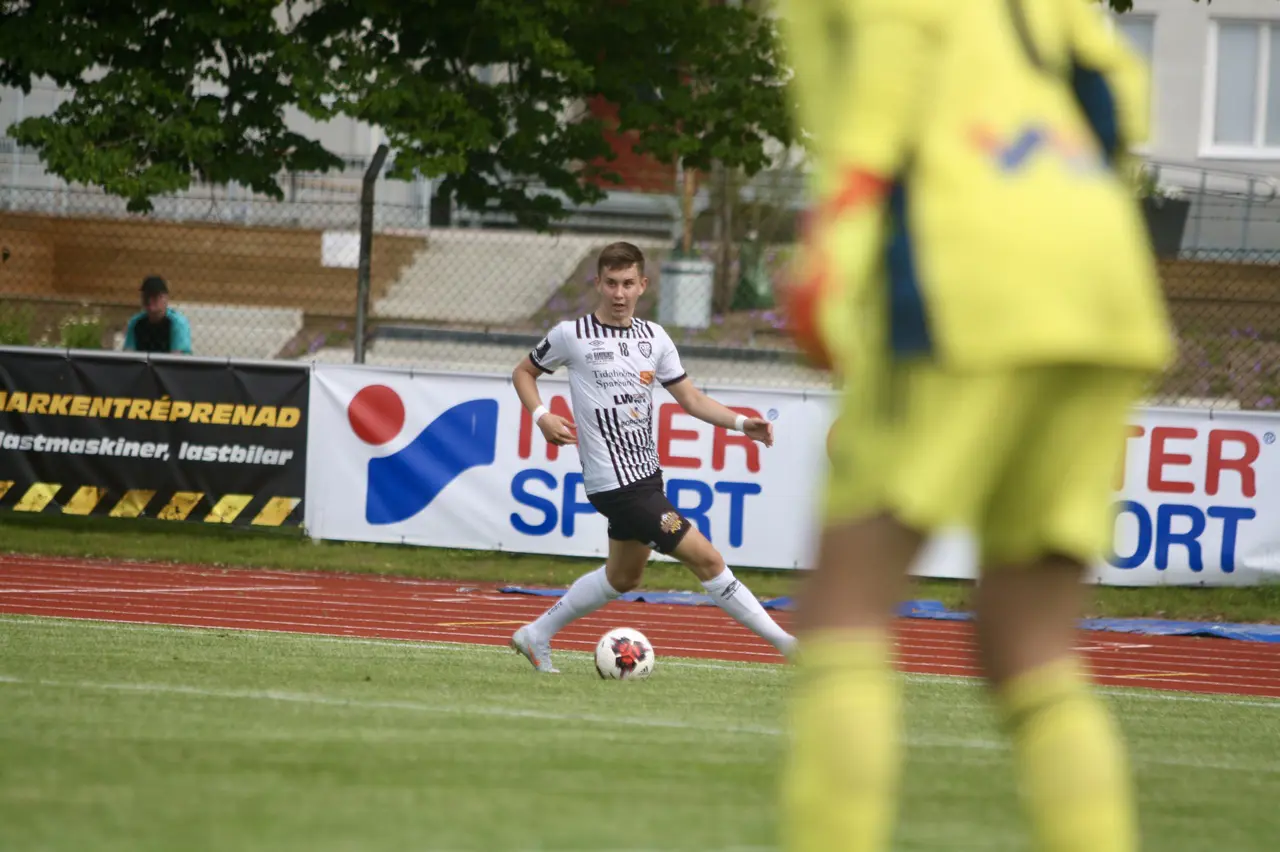 Axel Axelsson satte matchens sista mål när TG&IF vann med 4–2 i Götene.
