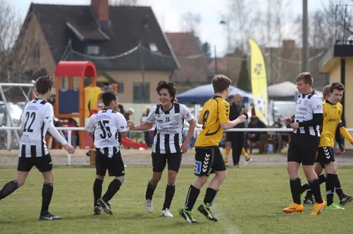TG&IF:s P02-lag har tagit sig till semifinal i Giffcupen. Här är bilder från två av TG&IF-lagens matcher under söndagen.