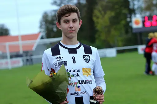 De individuella pristagarna i TG&IF. På gruppbilden står, från vänster, Oliver Pettersson, Linn Andersson, Axel Axelsson och Max Persson.