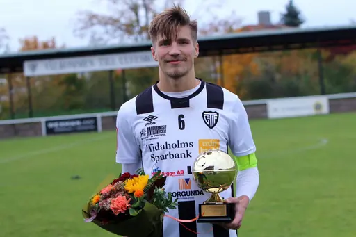 De individuella pristagarna i TG&IF. På gruppbilden står, från vänster, Oliver Pettersson, Linn Andersson, Axel Axelsson och Max Persson.
