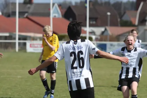 TG&IF:s P02-lag har tagit sig till semifinal i Giffcupen. Här är bilder från två av TG&IF-lagens matcher under söndagen.