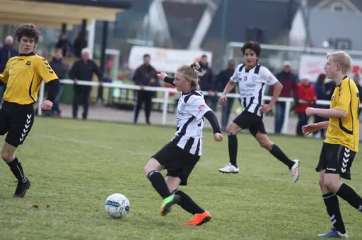 TG&IF:s P02-lag har tagit sig till semifinal i Giffcupen. Här är bilder från två av TG&IF-lagens matcher under söndagen.