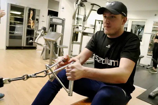 Måndagens träning flyttades till gym på grund av storm. Här är några av giffarna som tränar på Next Level i Tidaholm.