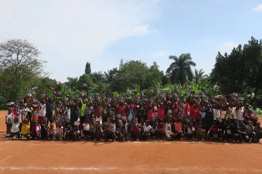 KLicka på valfri bild för att öppna ett bildspel från förra gången Claes var i Uganda med sitt projekt.