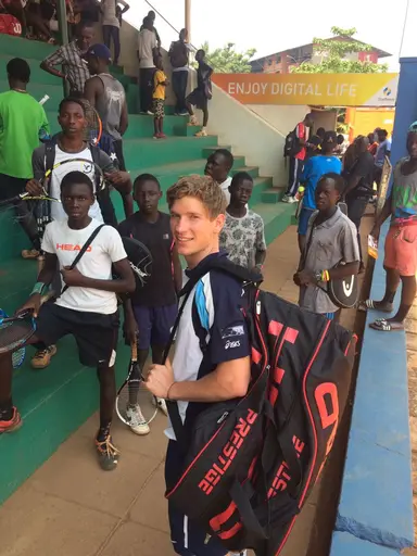 KLicka på valfri bild för att öppna ett bildspel från förra gången Claes var i Uganda med sitt projekt.