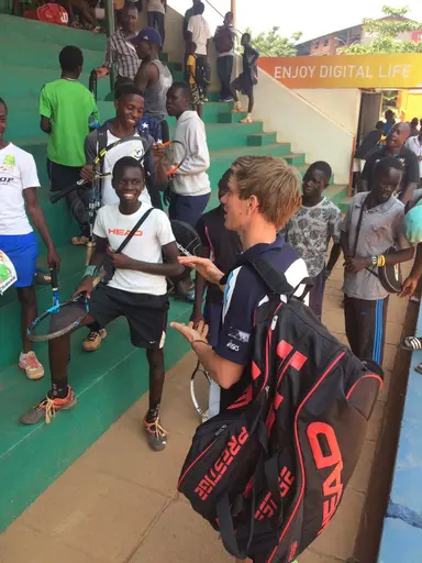 KLicka på valfri bild för att öppna ett bildspel från förra gången Claes var i Uganda med sitt projekt.