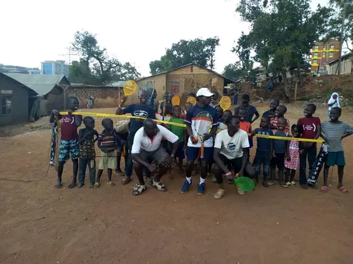 KLicka på valfri bild för att öppna ett bildspel från förra gången Claes var i Uganda med sitt projekt.
