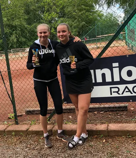 Klicka på bilderna för att se större bilder. F.v. Klara efter finalen i ITF, Emma efter finalen i JSM Race, och Adrian till höger