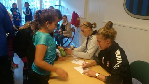 Kathrine Längert ocjh Kirsten van der Ven var populära bland tjejerna!