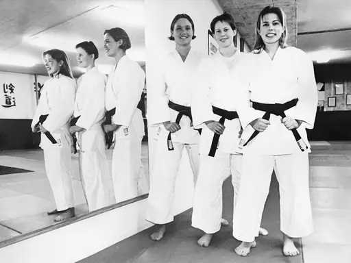Under 90-talet tilldelades ytterligare trettionio olika dangrader. Detta är SBK:s absoluta storhetstid och vi toppar i Sverige över antalet medlemmar totalt som erhållit dangrader i ju-jutsu.