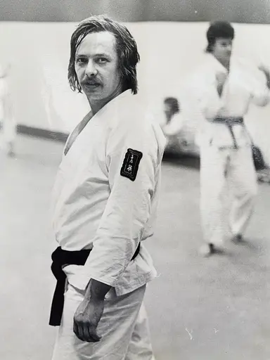 Från starten 1971 har när decenniet kommit till ända sju medlemmar uppnått dangrader. Sundsvalls Budoklubb kan även stoltsera med Sveriges första kvinnliga svartbälte i ju-jutsu, Kristina Eriksson.