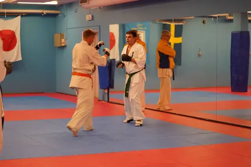 Gradering vid Söråkers Kyokushin karate. Examinator: Shihan Håkan Nygren