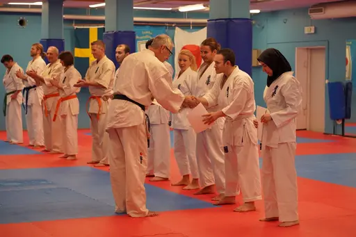 Gradering vid Söråkers Kyokushin karate. Examinator: Shihan Håkan Nygren