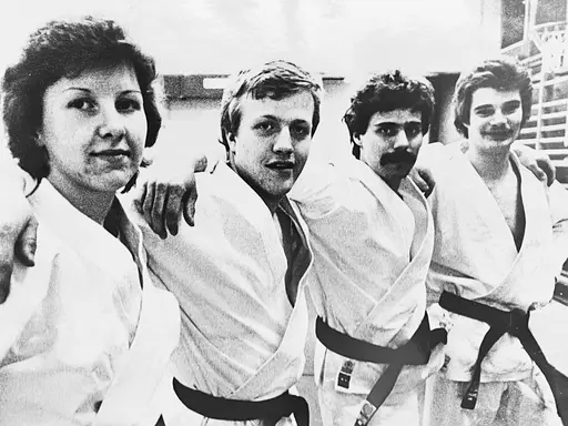 Från starten 1971 har när decenniet kommit till ända sju medlemmar uppnått dangrader. Sundsvalls Budoklubb kan även stoltsera med Sveriges första kvinnliga svartbälte i ju-jutsu, Kristina Eriksson.