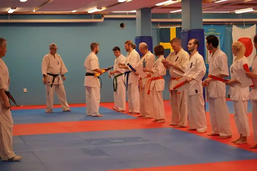 Gradering vid Söråkers Kyokushin karate. Examinator: Shihan Håkan Nygren