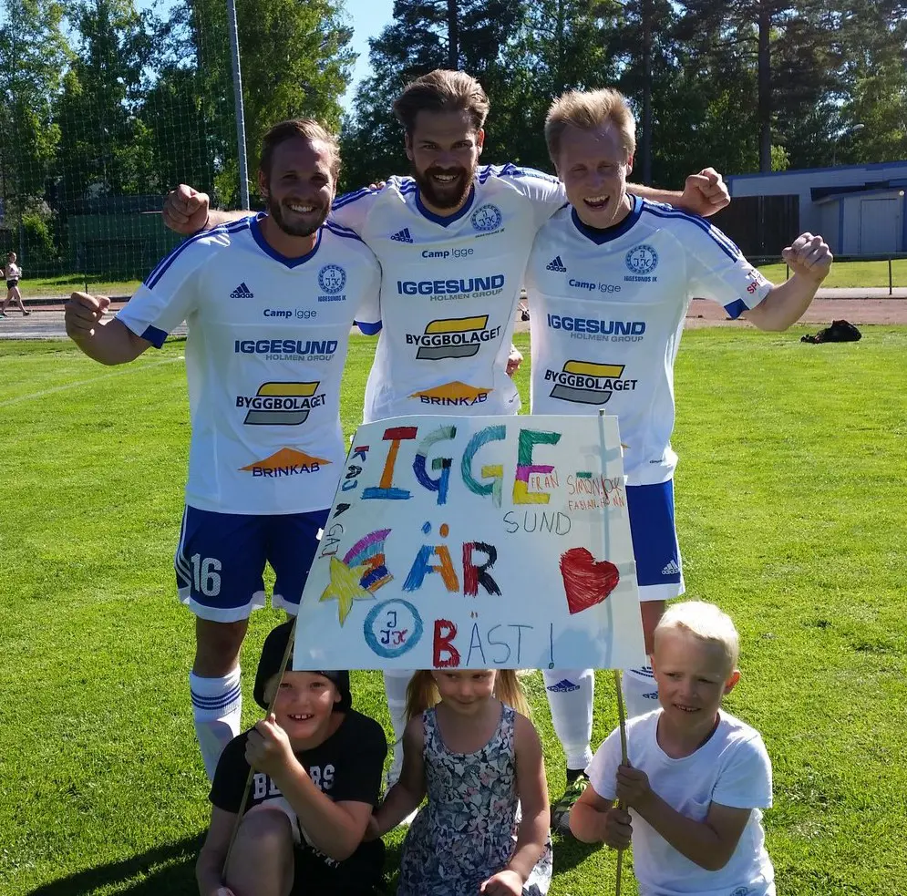 Målskyttarna Lars Olsson, André Eliasson och Niklas Norman tillsammans med dagens bästa supportrar!