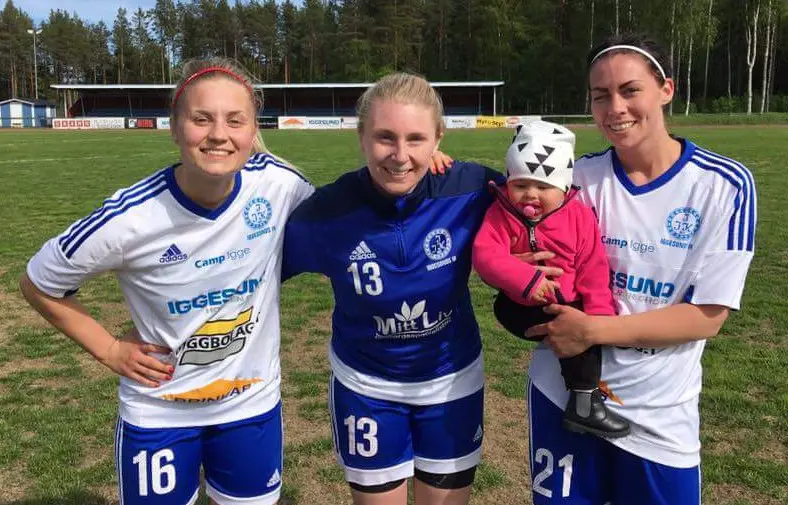 Målskyttarna: Frida Hellberg, Linnea Persson och Tine Eriksson med dottern Elma på höften.