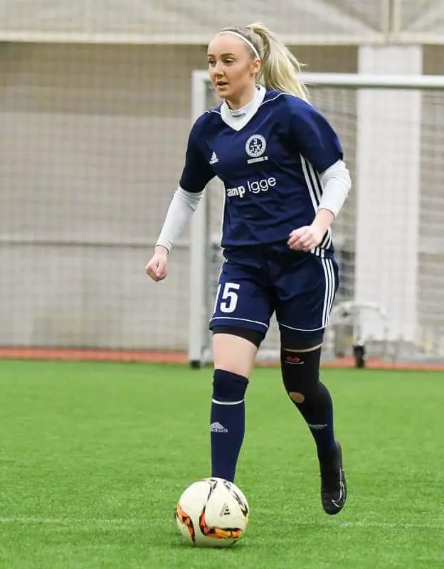 Fanny Westman är äntligen tillbaka där hon hör hemma, på planen!